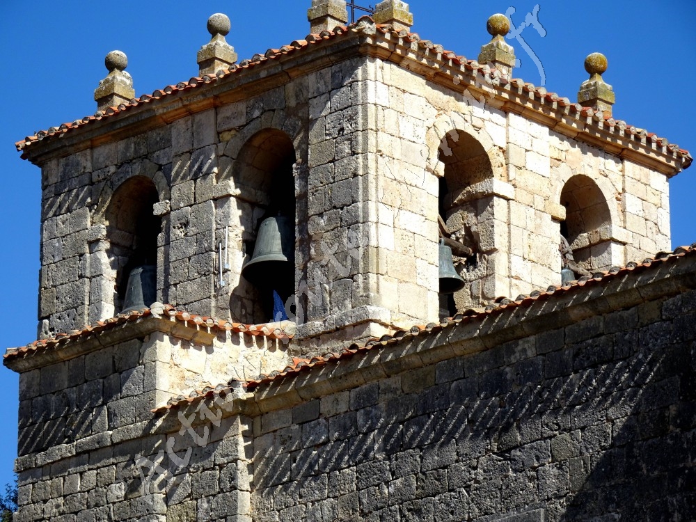 Eglise de Modubar de San Cibrian - quatre cloches