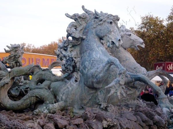  chevaux rugissant monument des girondins