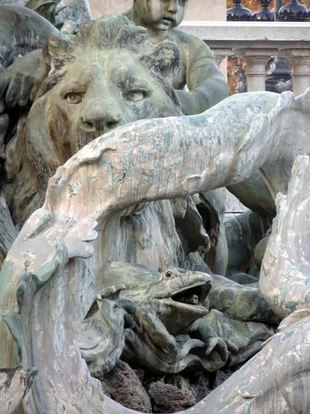  lion et grenouille monument des girondins