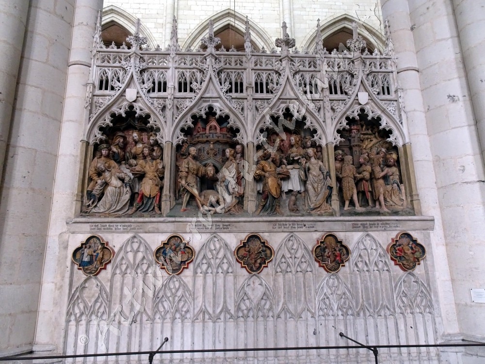 Cathedrale d´amiens tete coupee