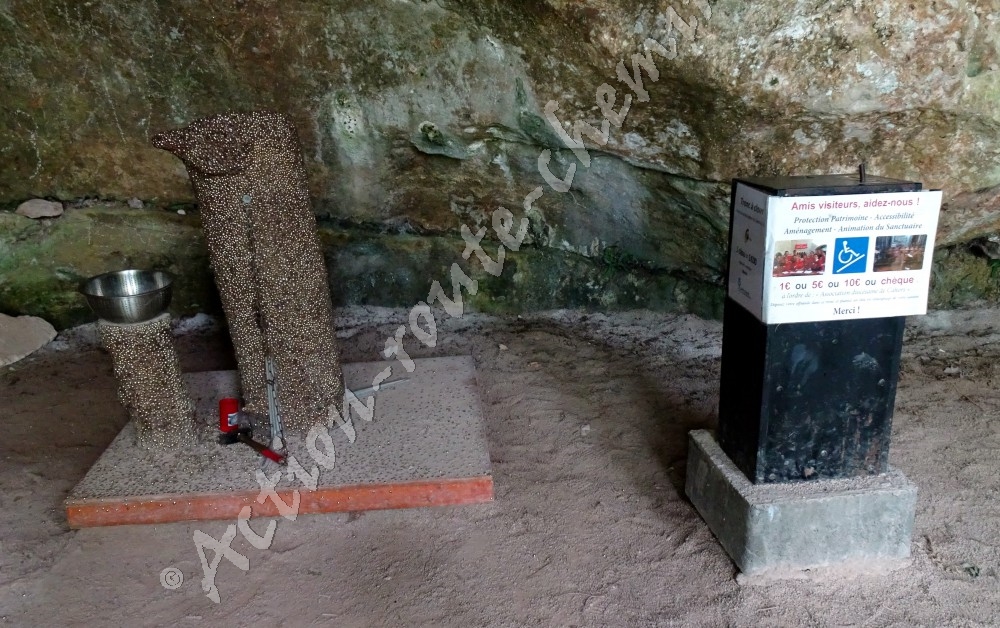 Rocamadour - Savez-vous planter des clous à la grotte de la Nativité