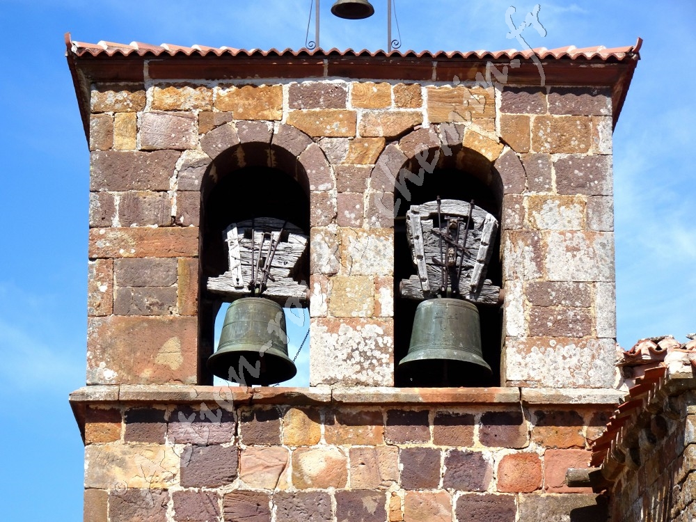 Eglise de Torrelara - vieux support de cloche