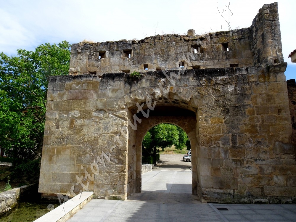 Ancienne porte fortifiee de santo domingo de silos