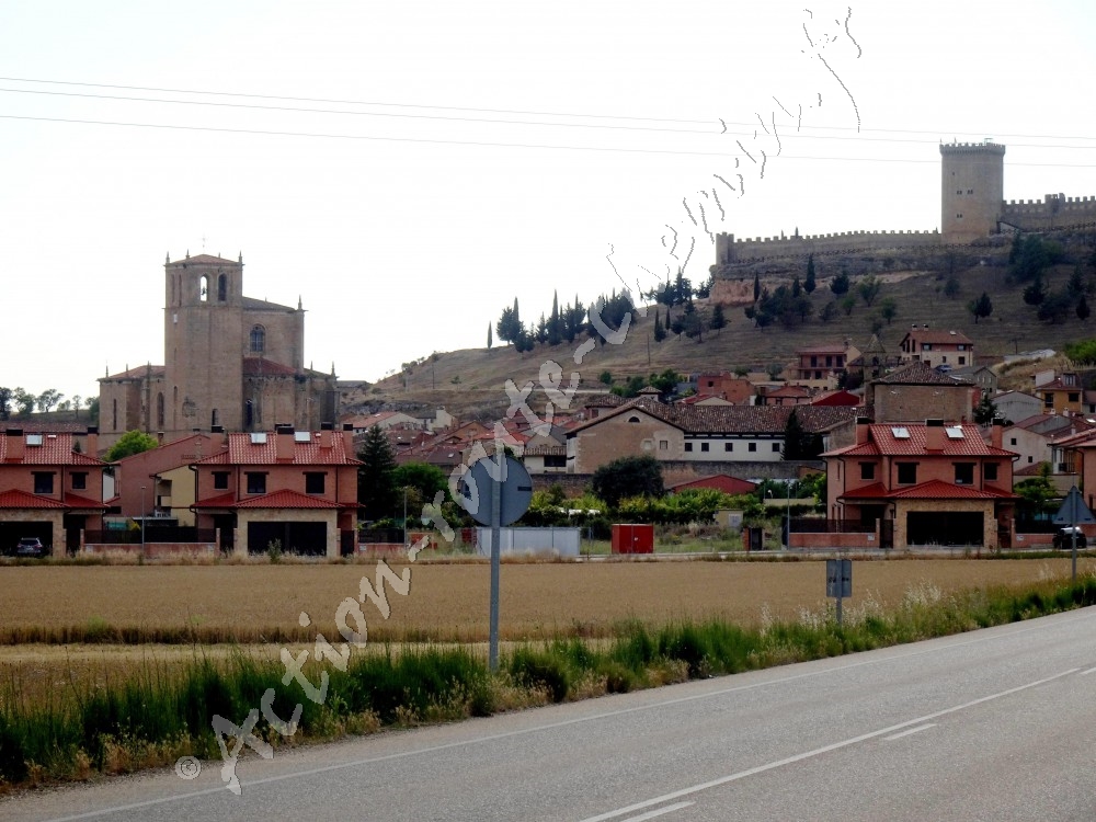 Village et château de Penaranda de Duero