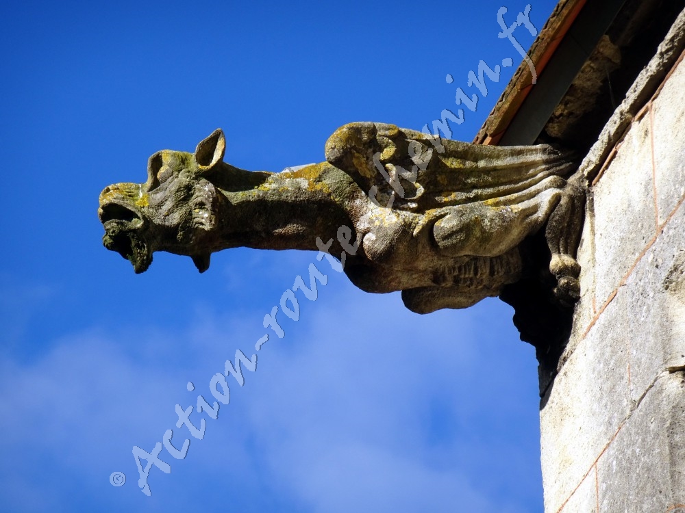 Une gargouille menaçante au château du Castel de Floirac