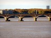 Une vue rapprochée du pont de Pierre de Bordeaux