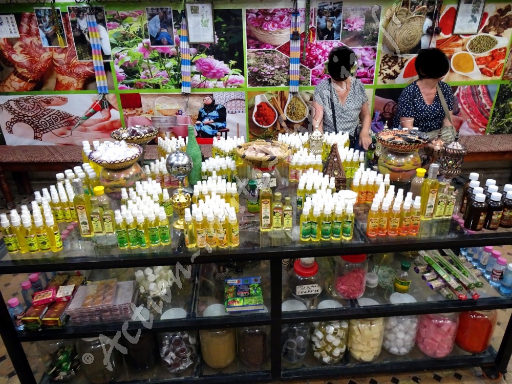 Medina fes fabrique et boutique de vente huiles essentielles
