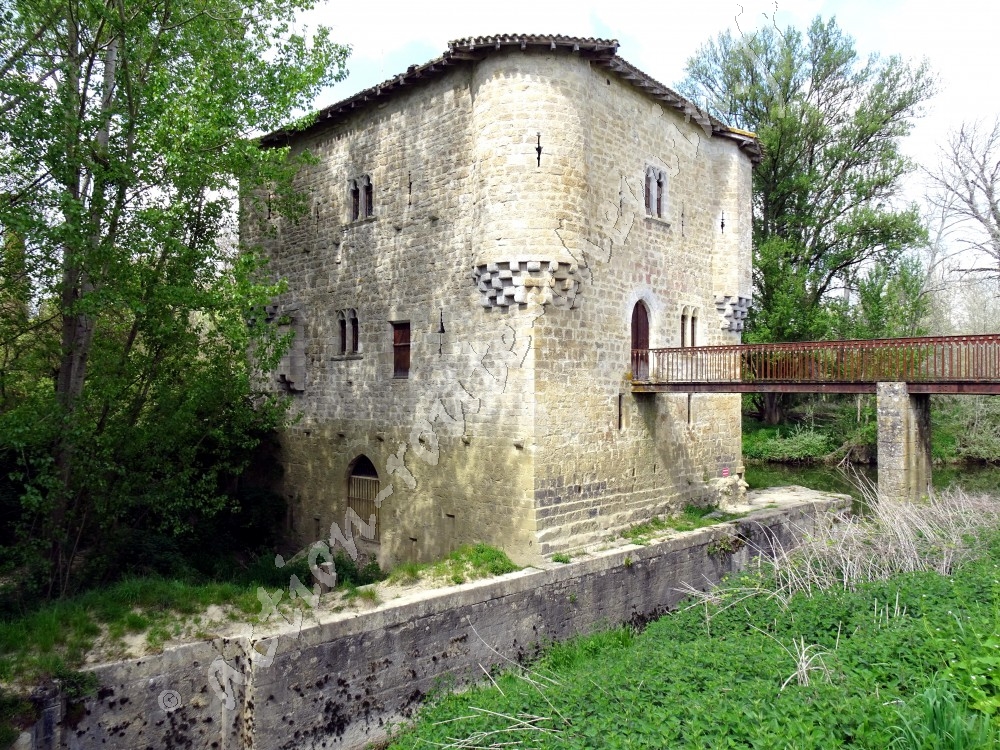 Moulin fortifié de Bagas sur le Drot en Gironde