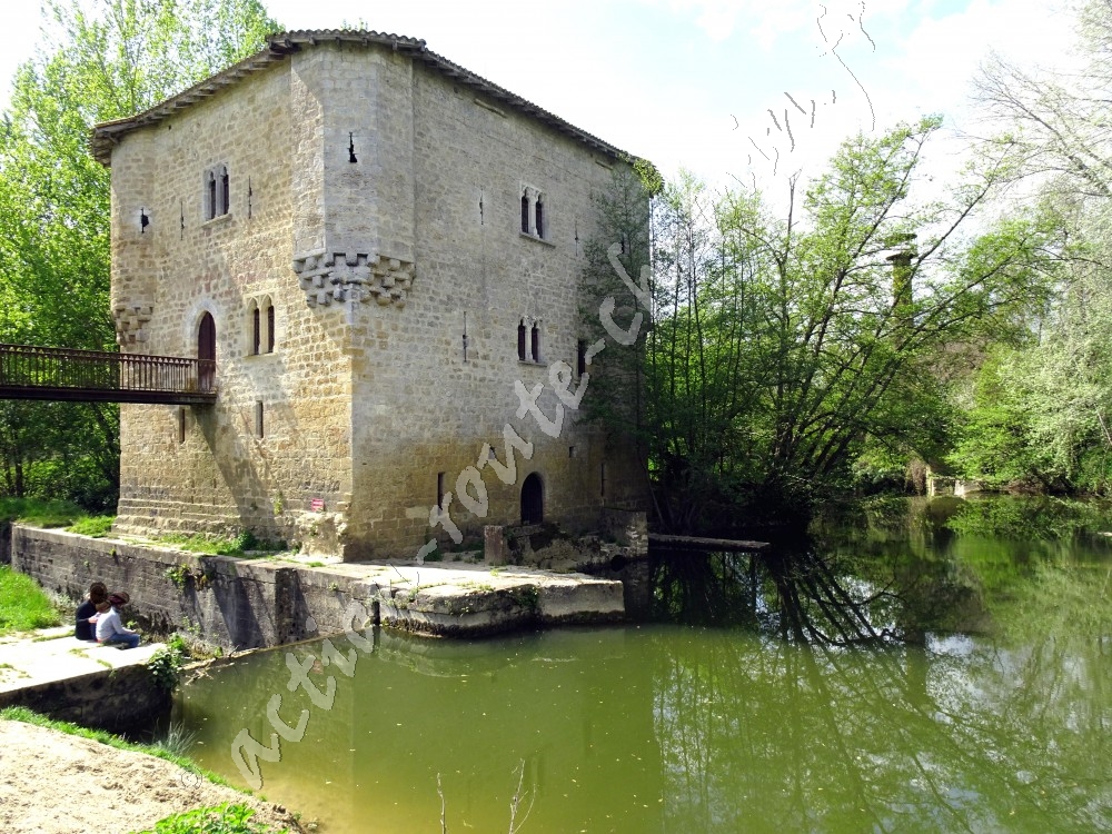 Moulin fortifié de Bagas sur le Drot