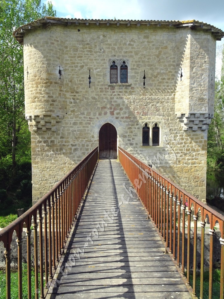 Moulin fortifié de Bagas
