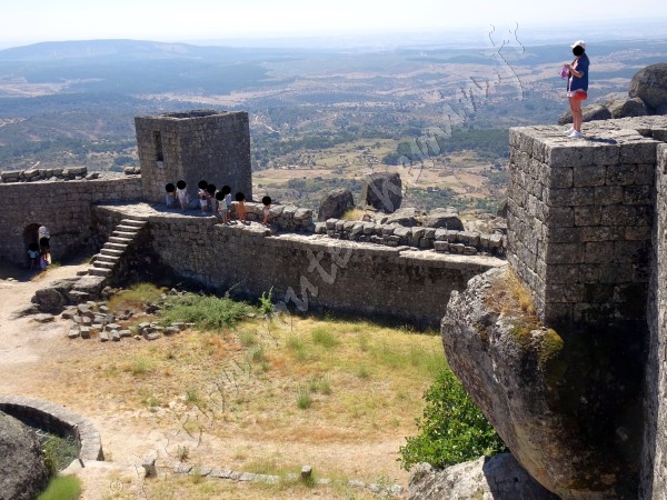  portugal monsanto les touristes visitent le chateau