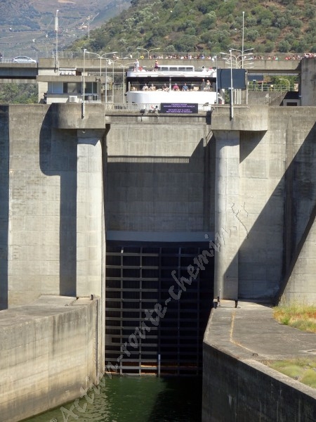  portugal barrage douro et ecluse da regua pour bateau de croisiere