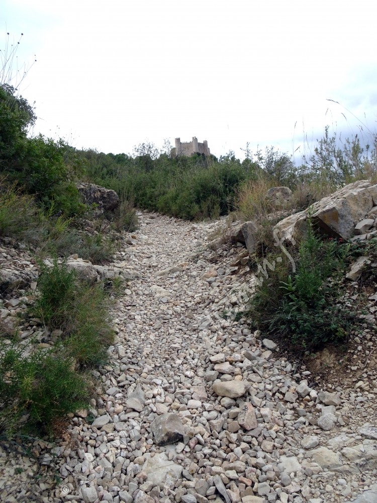 Rocailles avant le château de Xivert