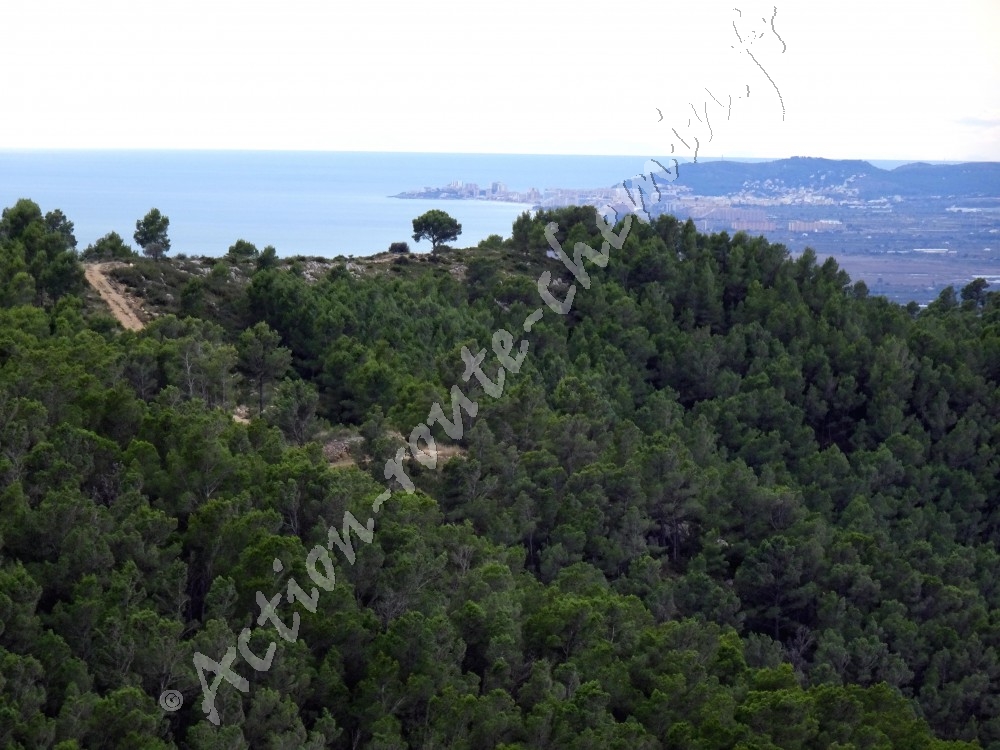 Vue sur la mer méditerranée depuis le château de Xivert