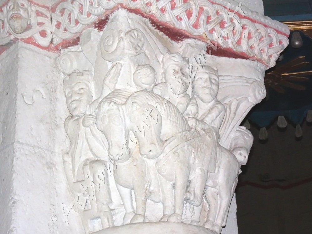 Eglise Sainte-Engrace - chapiteau avec les rois mages à cheval