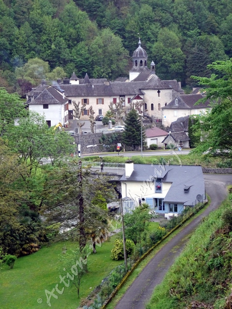 Village de Sarrance et Gite de la Bigue à Jeannette dans les Pyrénées