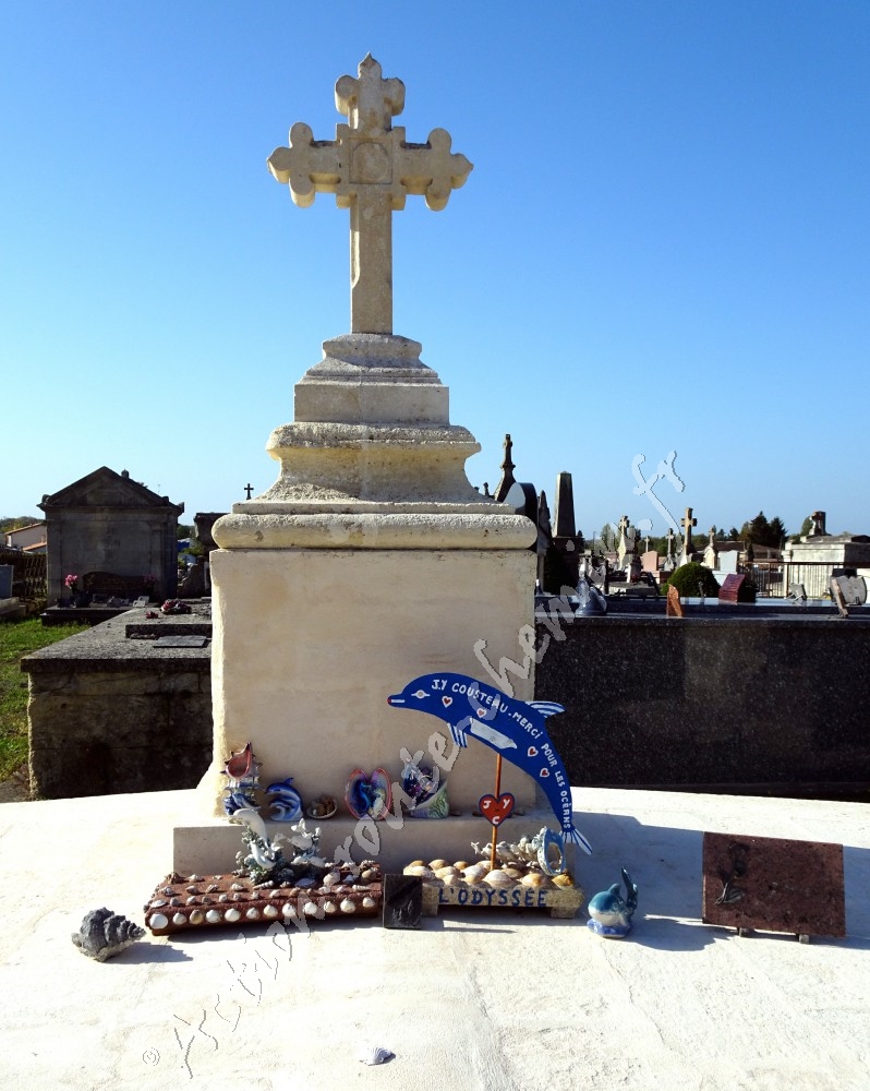 Saint-Andre de Cubzac - tombe de Jacques Yves Cousteau