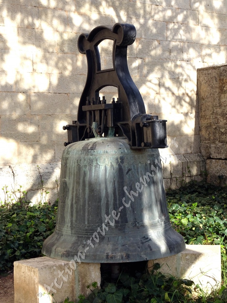 Ancienne cloche au monastere de Caleruega