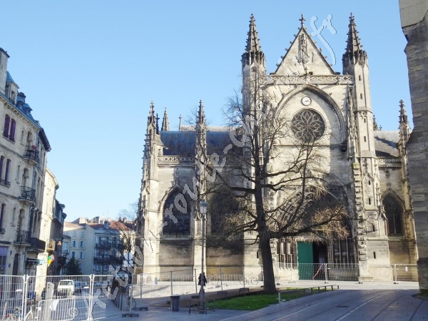 Bordeaux entree basilique saint michel