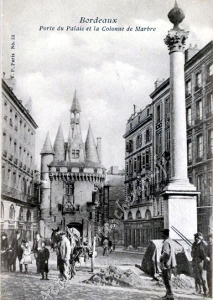 Bordeaux porte du palais et colonne de marbre