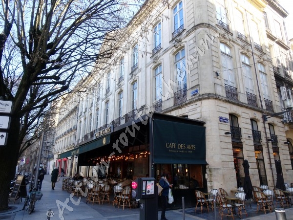 Bordeaux rue sainte catherine et cafe des arts