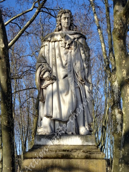 Bordeaux statue montesquieu bordeaux quiconces
