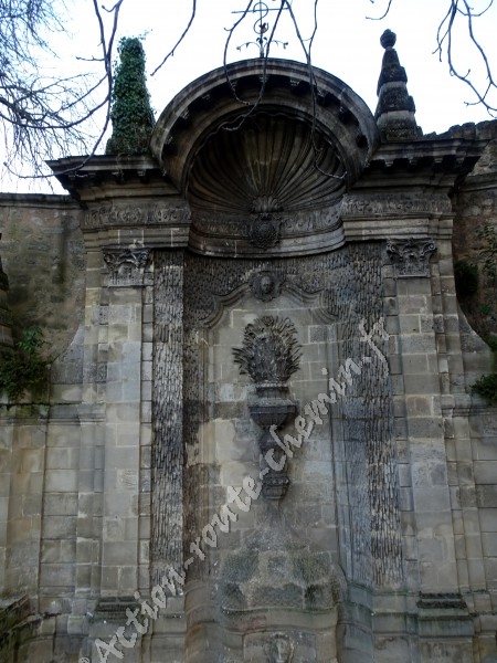 Fontaine saint croix bordeaux
