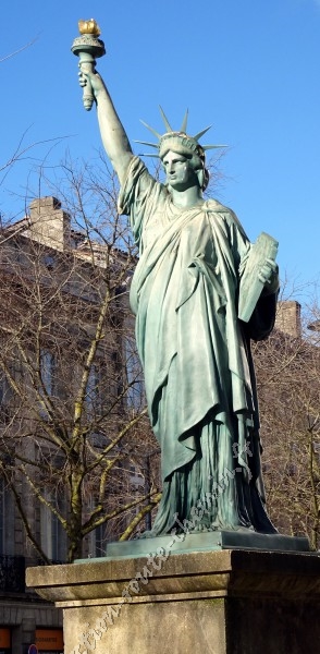 Statue liberte place picard bordeaux chartrons